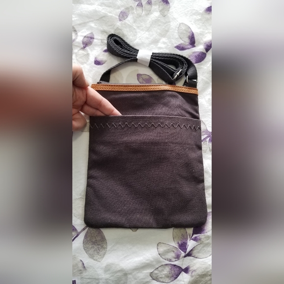 Thirtyone Crossbody Bag - Follow Your Own Dream - Picture 2 of 3